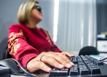 Projeto Visão Digital promove inclusão de pessoas cegas e com baixa visão por meio da informática em Paranaguá