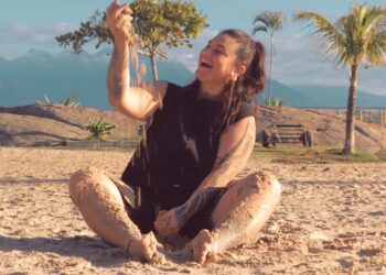 EP visual gravado em Antonina traz MPB eletrônica, resistência LGBT+ e recursos de acessibilidade