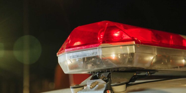 Rapaz dispensa pote com entorpecentes junto a linha férrea em Paranaguá; ele foi preso pela RPA