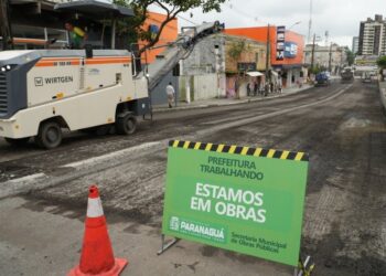 Compromisso com os bairros: Adriano Ramos destaca avanços na pavimentação e anuncia projeto piloto de regularização fundiária em Paranaguá