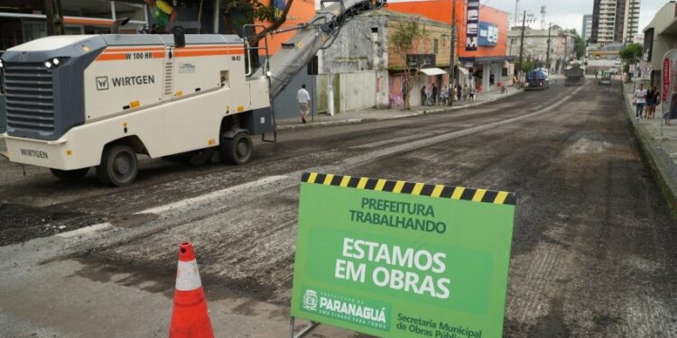 Compromisso com os bairros: Adriano Ramos destaca avanços na pavimentação e anuncia projeto piloto de regularização fundiária em Paranaguá