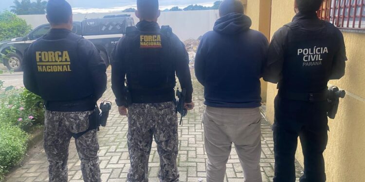 Operação conjunta prende três suspeitos de homicídios e apreende arma em Paranaguá