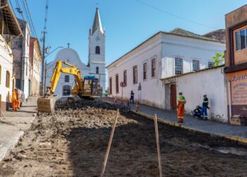 Prefeitura de Paranaguá inicia revitalização de ruas no Centro Histórico; previsão é concluir primeira etapa em 30 dias