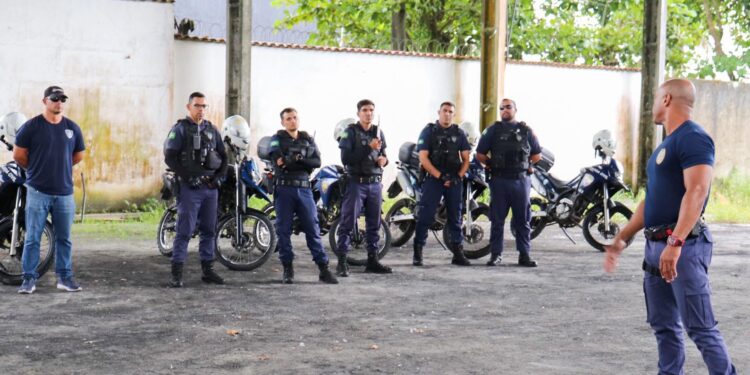 Guarda Civil Municipal de Paranaguá realiza palestra inédita sobre abordagem a pessoas autistas no Abril Azul
