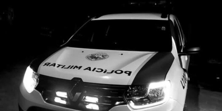 Criminoso usa bateira para carregar objetos furtados em residência na baía de Guaratuba