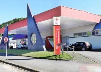 Homem atingido por enxadada na cabeça é socorrido pelo SAMU em Antonina