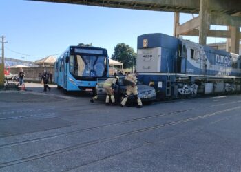 Simulado com colisão entre trem, ônibus e carro testa rapidez do socorro em Paranaguá
