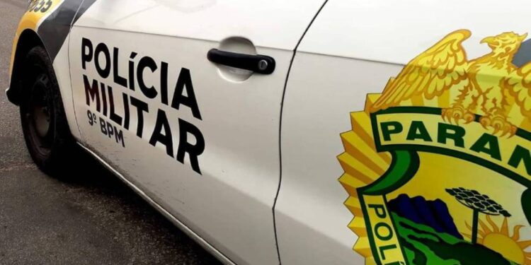 Suspeito quebra vidro de carro para furtar bolsa e óculos de sol; ação criminosa aconteceu no bairro Costeira em Paranaguá