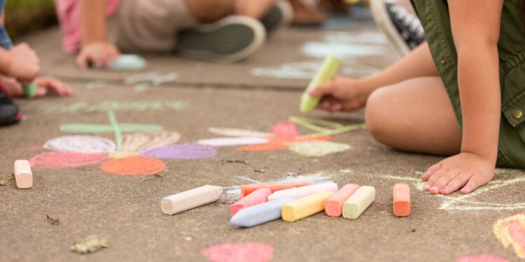 “Escutar é proteger”: Maio Laranja escancara o silêncio da violência contra crianças em Paranaguá