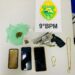PM prende casal que roubou celular na Vila Portuária em Paranaguá; a assaltante carregava um simulacro de revólver