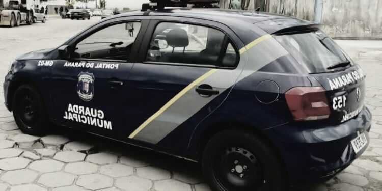 Vítima é agredida com placa de metal durante tentativa de furto em Pontal do Paraná; autor das agressões foi preso pela GCM