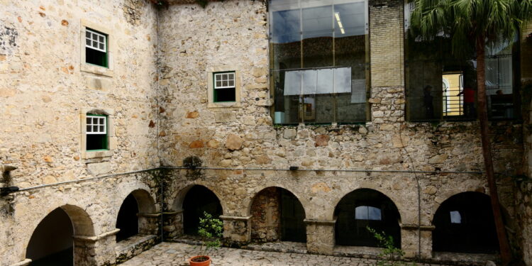 TURISTANDO NA ILHA DO MEL FM: Antigo colégio de Jesuítas e hoje Museu em Paranaguá