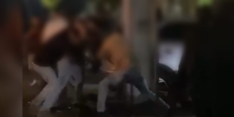 Viraliza vídeo de jovem espancado na José Lobo em Paranaguá; caso pode ter ligação com facções criminosas