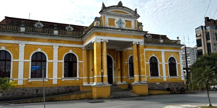 Turistando na Ilha do Mel FM: Estação Ferroviária de Paranaguá completa 103