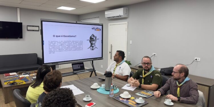 Com ensino integral suspenso, Paranaguá anuncia projeto de escotismo nas escolas, mas detalhes seguem indefinidos