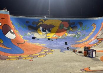 Mutirão transforma pista de skate do Aeroparque em espaço de arte, esporte e lazer