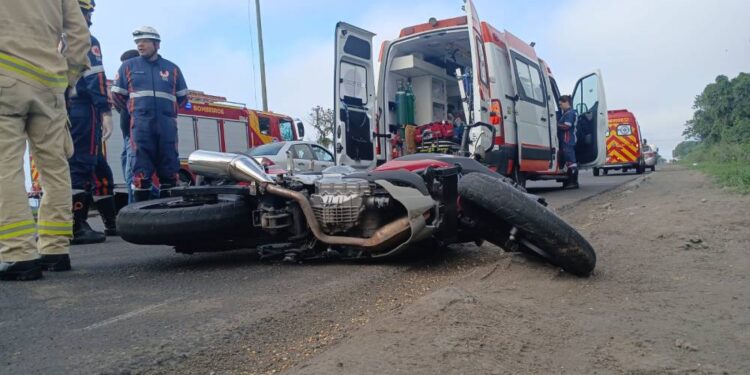 UM TRÂNSITO QUE MATA: Motociclista morre atropelado por caminhão na BR-277 em Paranaguá