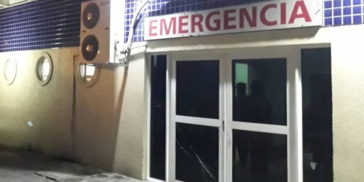 Rapaz é baleado na porta de casa no Parque São João