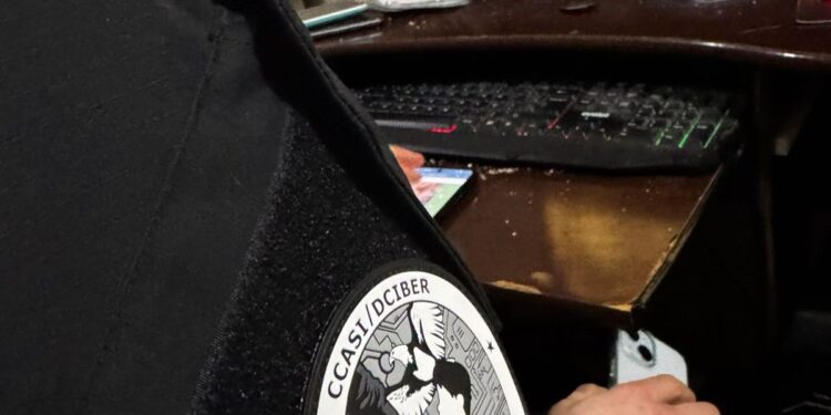 Operação Lente Sombria da Polícia Federal que combate o crime exploração sexual de crianças e adolescentes cumpre mandado de prisão no Paraná