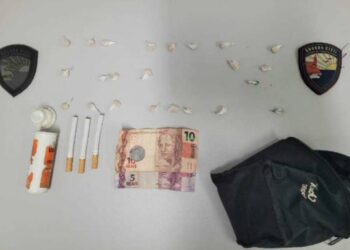 GCM flagra homem comercializando drogas em ponto de ônibus na Vila dos Comerciários em Paranaguá