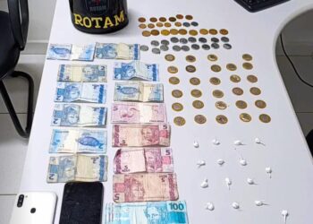 ROTAM prende suspeito de envolvimento com o tráfico de drogas em área de invasão no Porto Seguro em Paranaguá