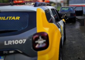 SEM GASOLINA: PM recupera carro com alerta de furto em Paranaguá