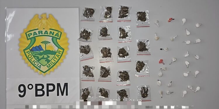 BOCA DE FUMO: Adolescente é flagrado com bolsa cheia de entorpecentes na Vila dos Comerciários em Paranaguá