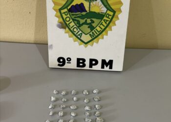 Denúncia de desmatamento e invasão termina com 50 pedras de crack apreendidas pela PM em Matinhos