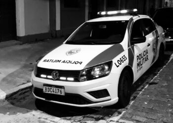 Homem pula balcão de farmácia no Centro Histórico de Paranaguá e rouba dinheiro do caixa