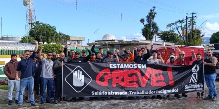 Trabalhadores da Transpetro de Paranaguá entram em greve por salários atrasados e risco de demissão em massa