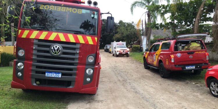 Corpo encontrado carbonizado dentro de residência em Matinhos é de uma mulher