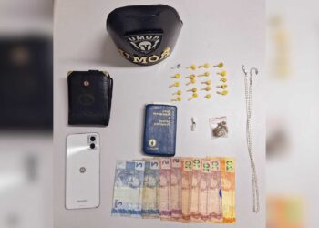 Homem é flagrado pela ROMU com pedras de crack, porção de cocaína e bucha de maconha no Jardim Jacarandá