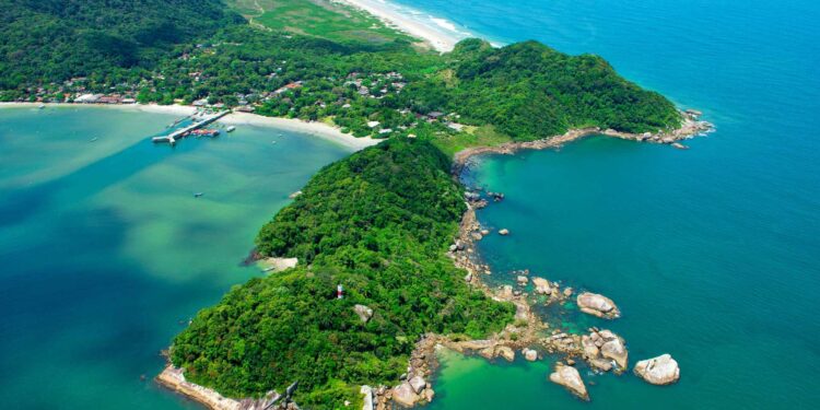 Festival na Ilha do Mel reúne natureza, rock e sustentabilidade