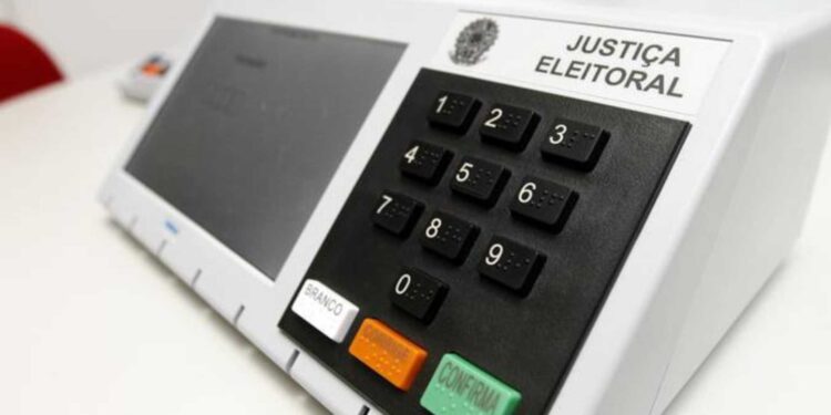 Senado: CCJ aprova fim da reeleição para Prefeito, Governador e Presidente; projeto segue para a votação em plenário