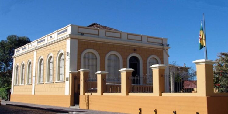 Instituto Histórico e Geográfico de Paranaguá abre inscrições para concurso de poesia; saiba como participar