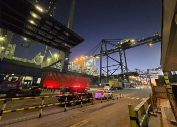 Polícia Federal prende duas pessoas em flagrante e apreende drogas no porto de Paranaguá