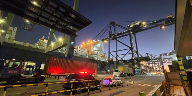 Polícia Federal prende duas pessoas em flagrante e apreende drogas no porto de Paranaguá