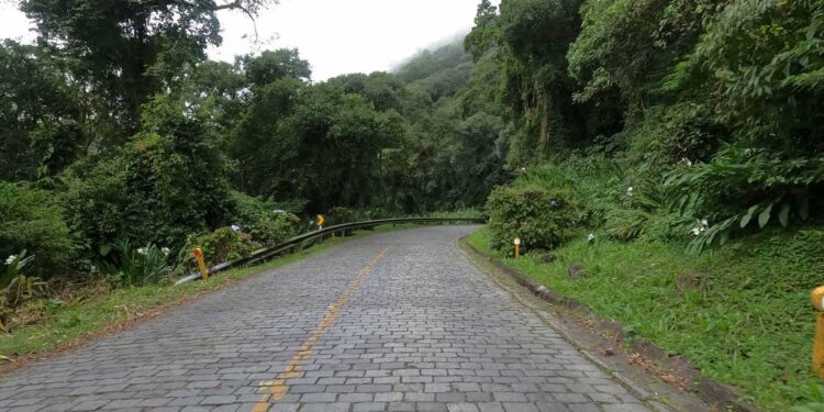 Governo do Paraná irá instalar sensores de umidade e pluviômetros para previnir deslizamentos na estrada da Graciosa