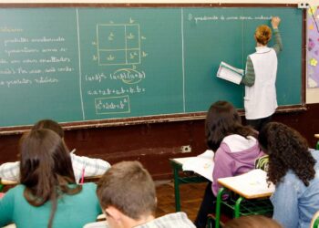 Reajuste salarial dos professores da rede estadual do Paraná é sancionado