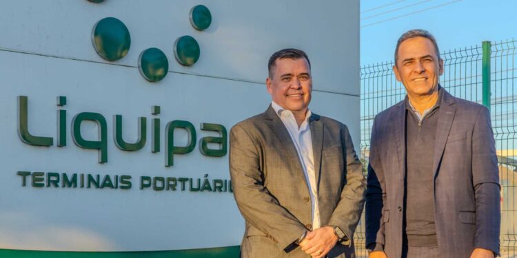 Prefeitura de Paranaguá entrega alvará para Terminal Liquipar e garante geração de novos empregos
