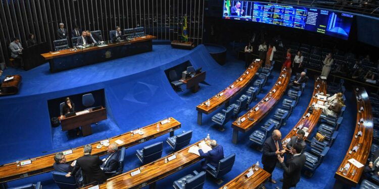 Senado aprova projeto que torna homicídio em escola crime hediondo