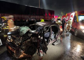 Acidente entre carros e caminhões termina com 5 feridos; colisão aconteceu no km 2 da BR-277