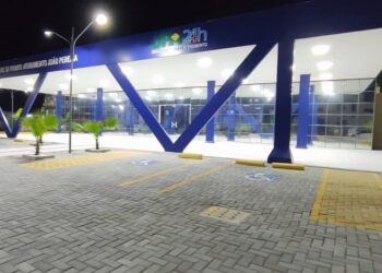 Homem agredido com coronhada no rosto durante assalto em Morretes é atendido na UPA de Paranaguá; vítima pilotou a motocicleta até a unidade de saúde