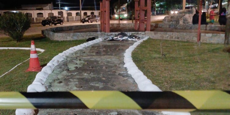Rapaz é executado com vários tiros na Praça do Japão em Paranaguá