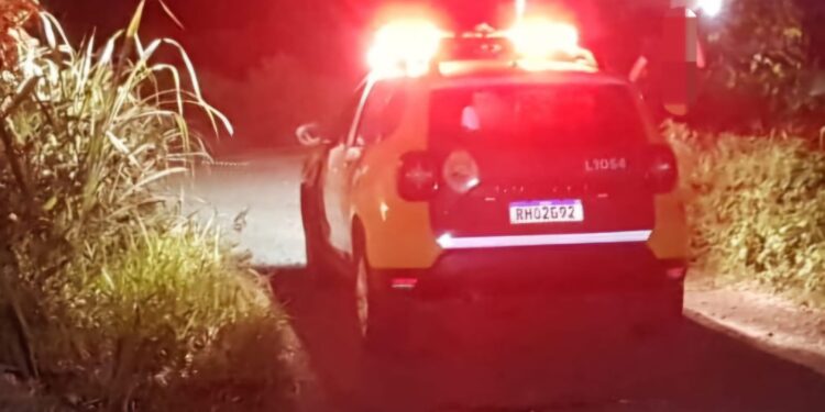 Homem agride companheira com mordida e bate cabeça dela na parede durante briga em Morretes