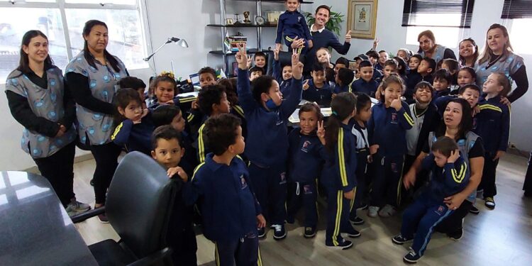 Pontal do Paraná se torna o primeiro município do Brasil com 100% das escolas certificadas com o Selo Escola Azul