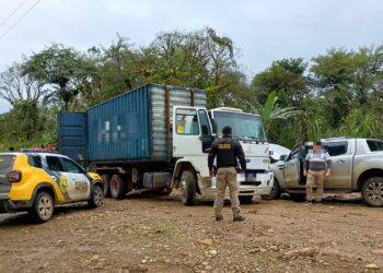 Caminhão furtado na Região Metropolitana de Curitiba é encontrado pela Polícia Militar na zona rural de Guaraqueçaba