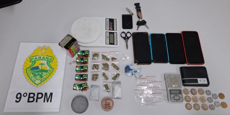 Denúncia anônima leva policiais até casa usada como ponto de venda de entorpecentes no Jardim Paranaguá