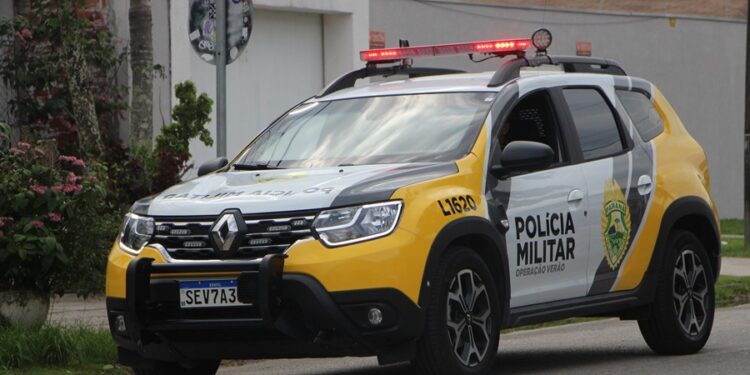 Discussão entre casal termina em mordida, vidro quebrado e acusação de violência doméstica em Guaratuba