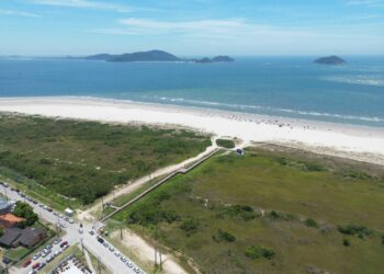 Pontal do Sul é a melhor praia do Paraná e uma das melhores das Américas, aponta ranking internacional